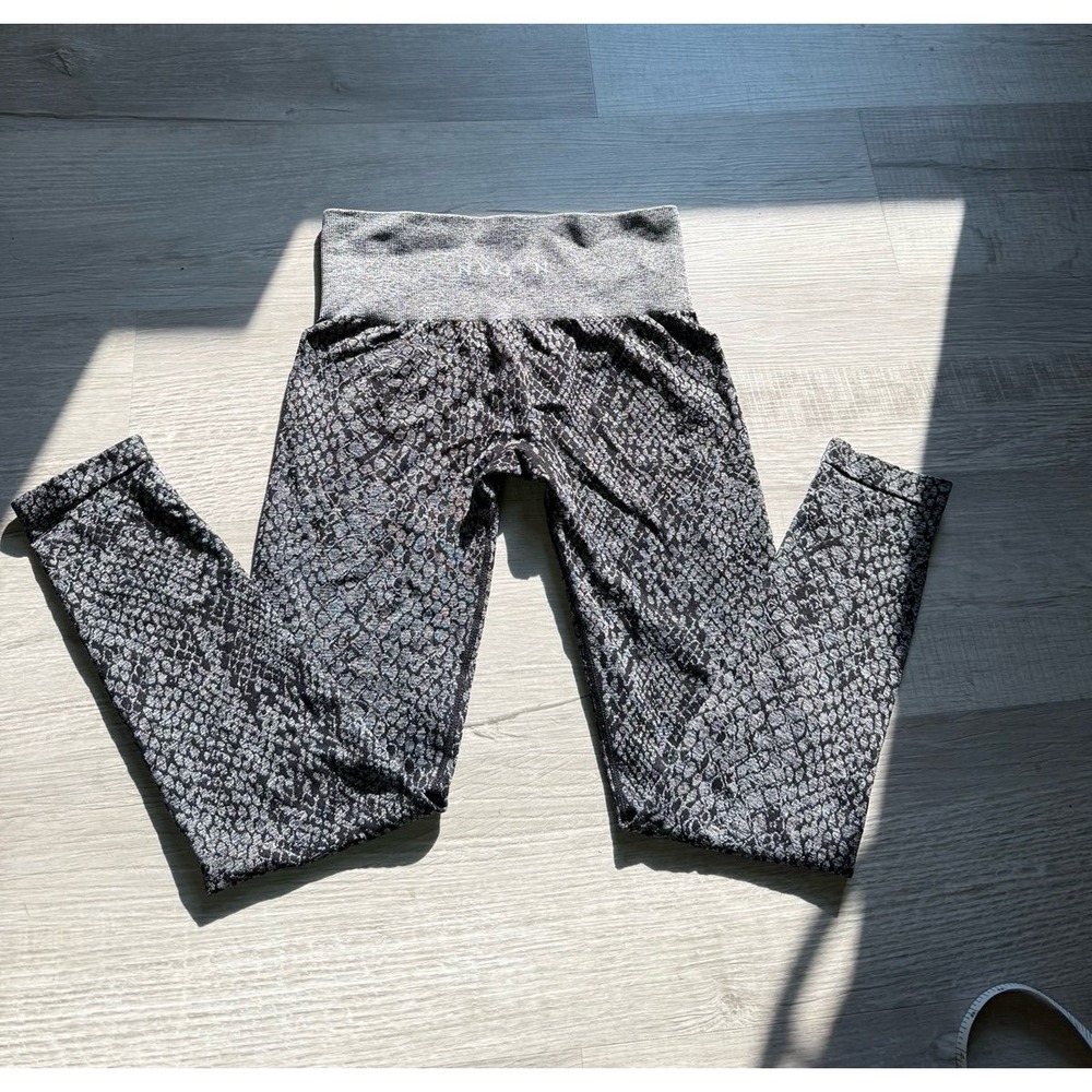 NVGTN animal print athletic fitness‎ leggings charcoal gray/black womens small - Picture 6 of 11